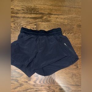 Size 4 great condition Lululemon shorts! 4 inch